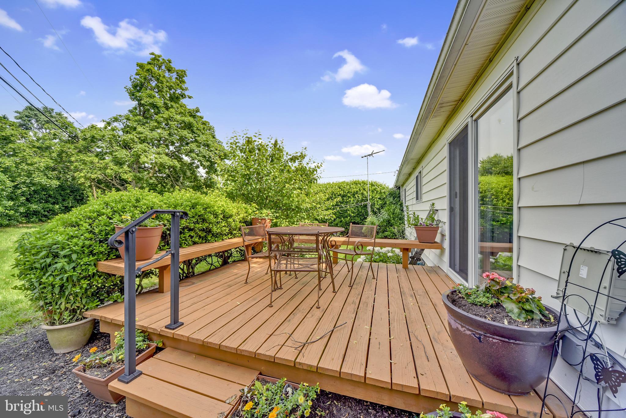 HALLMARK MANOR - Residential