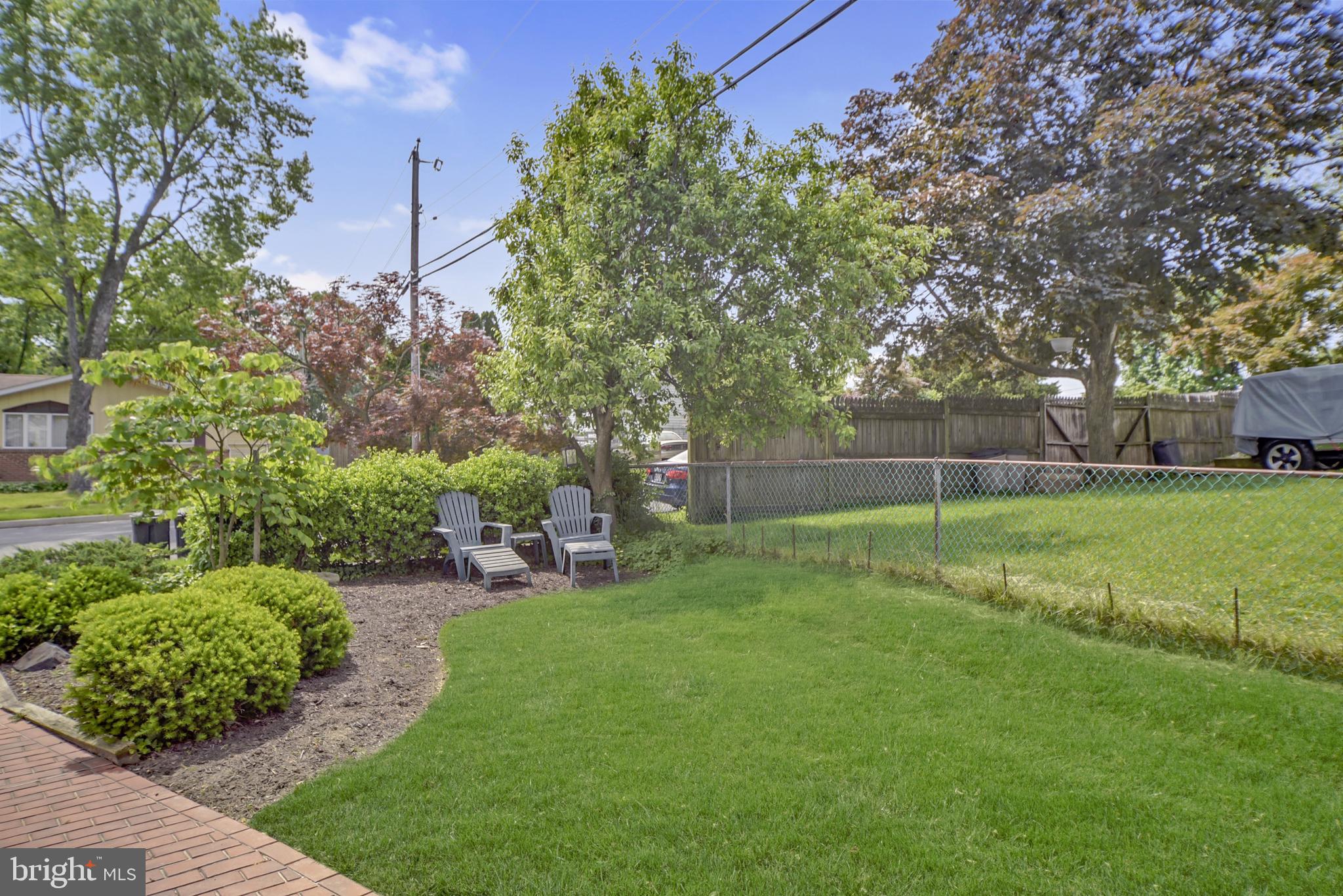 HALLMARK MANOR - Residential