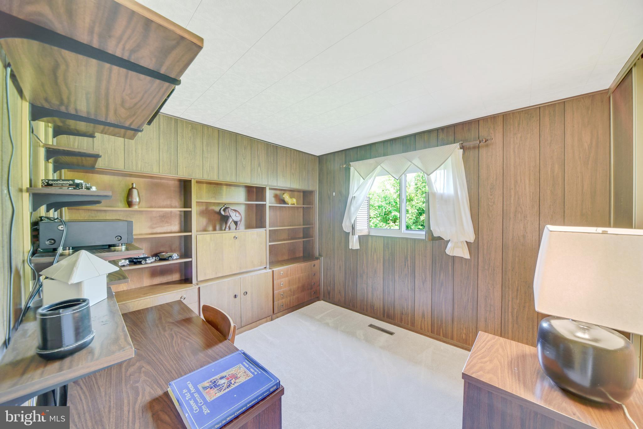 HALLMARK MANOR - Residential