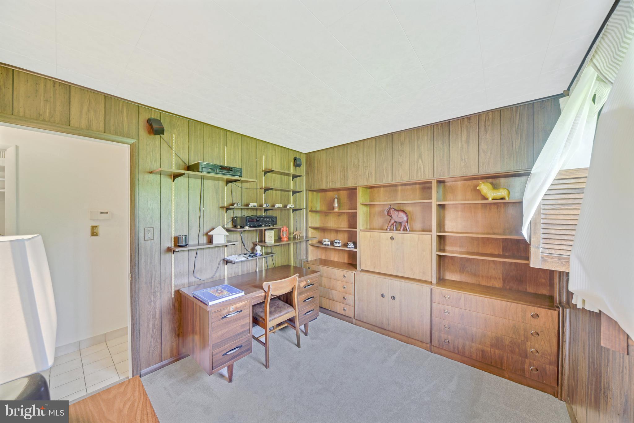 HALLMARK MANOR - Residential