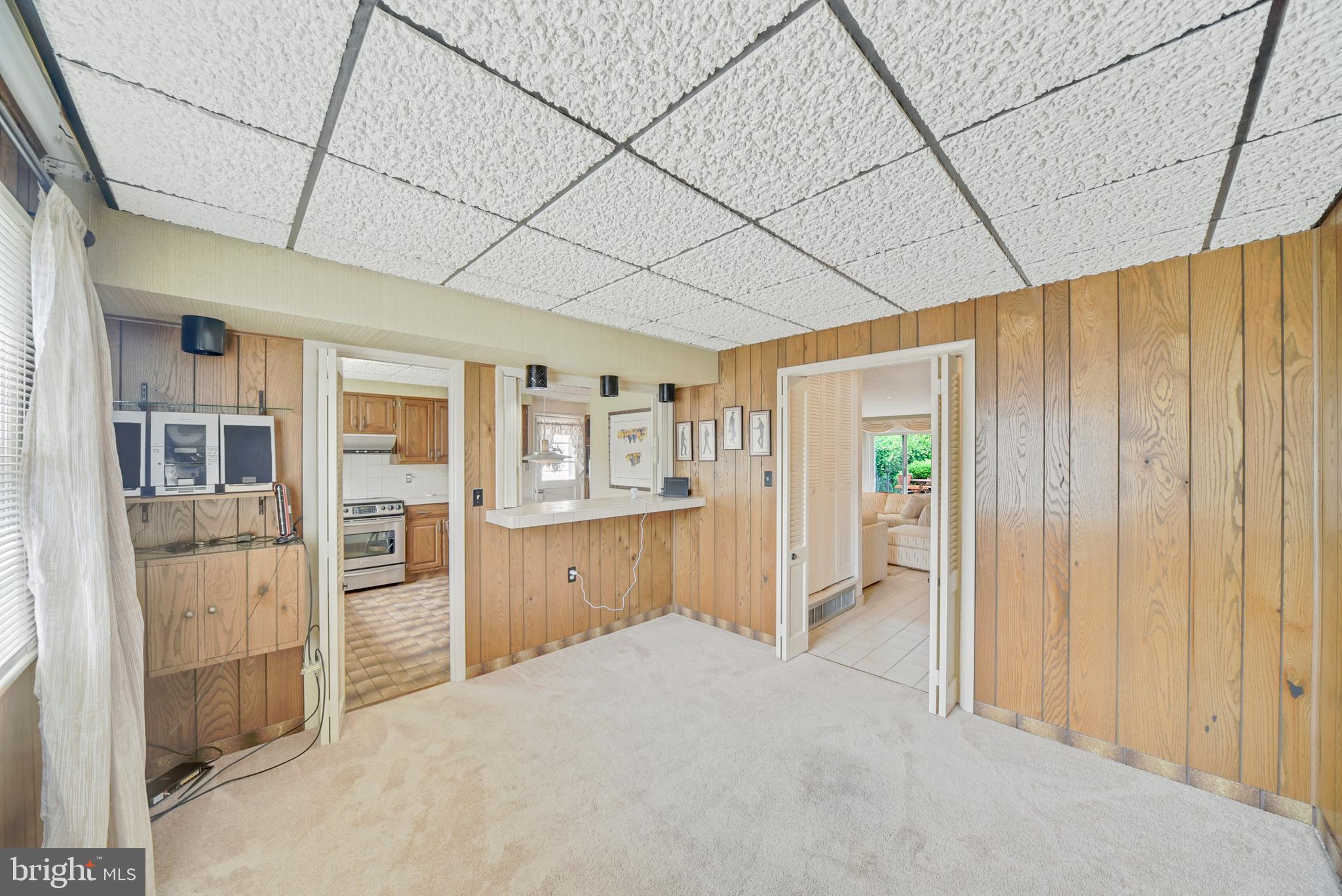 HALLMARK MANOR - Residential