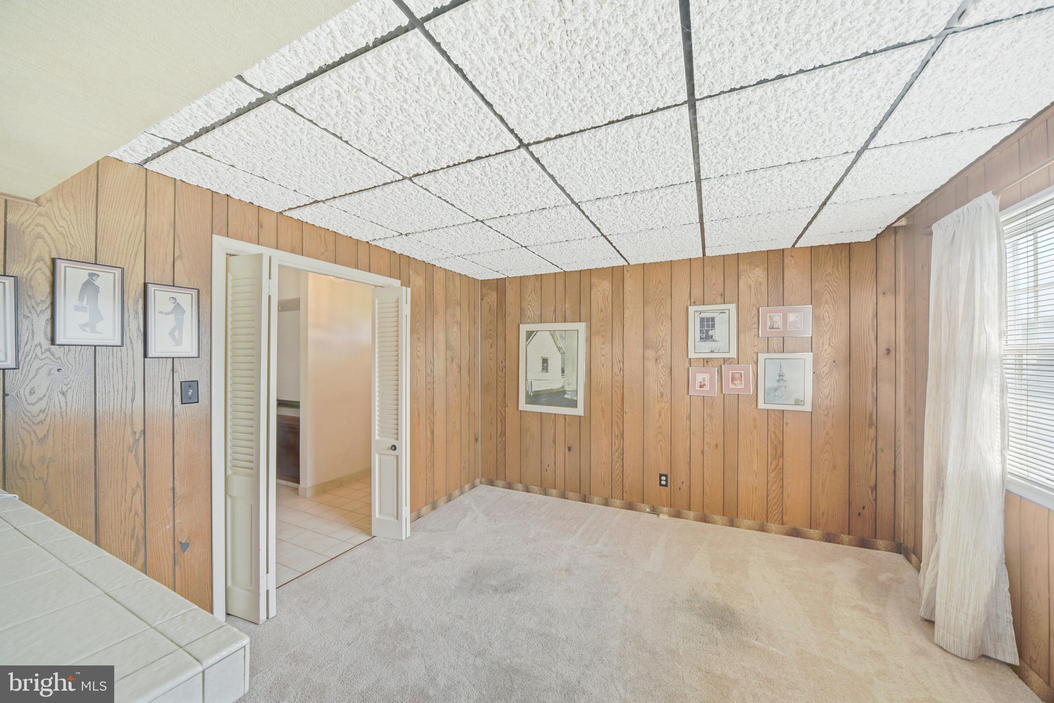 HALLMARK MANOR - Residential