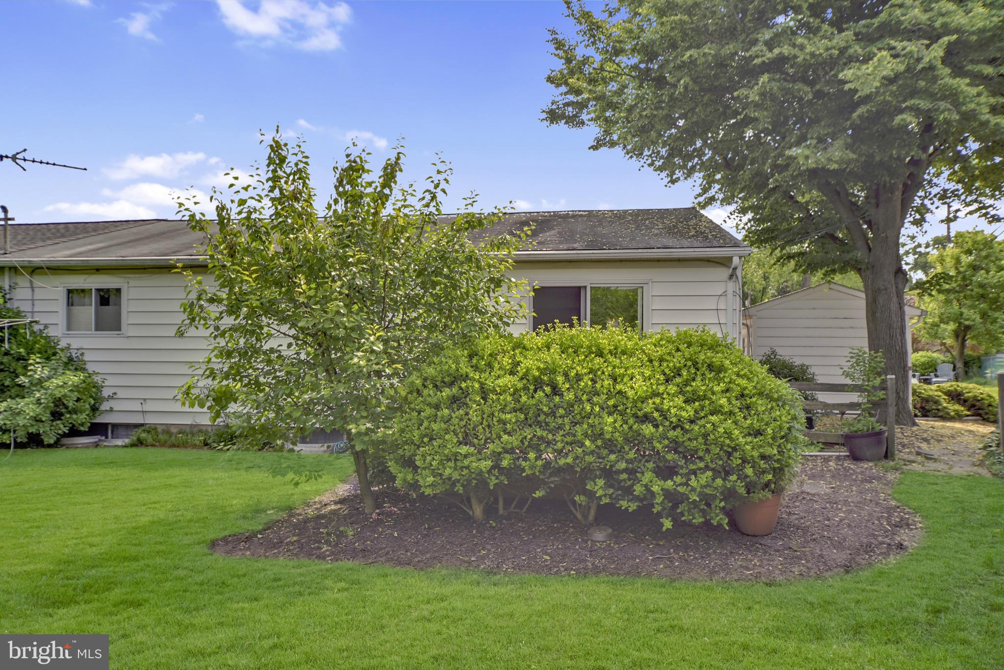 HALLMARK MANOR - Residential