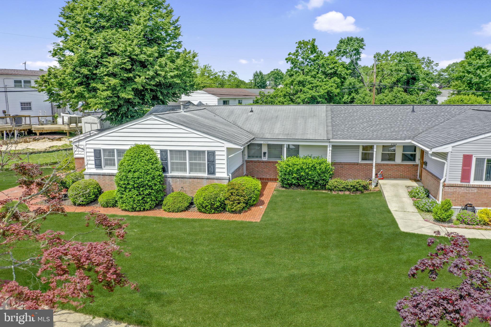 HALLMARK MANOR - Residential