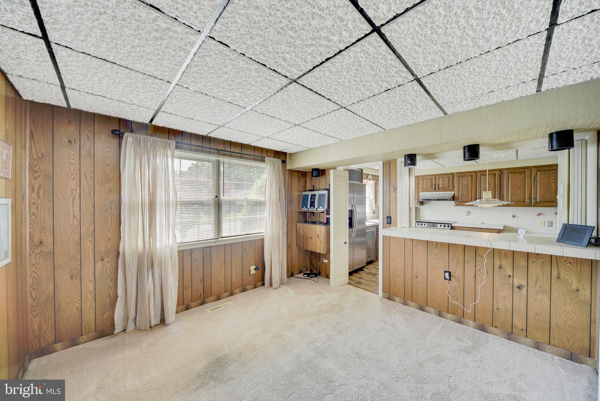 HALLMARK MANOR - Residential