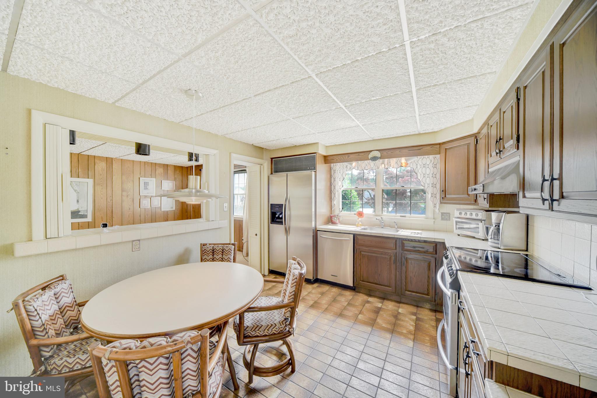 HALLMARK MANOR - Residential