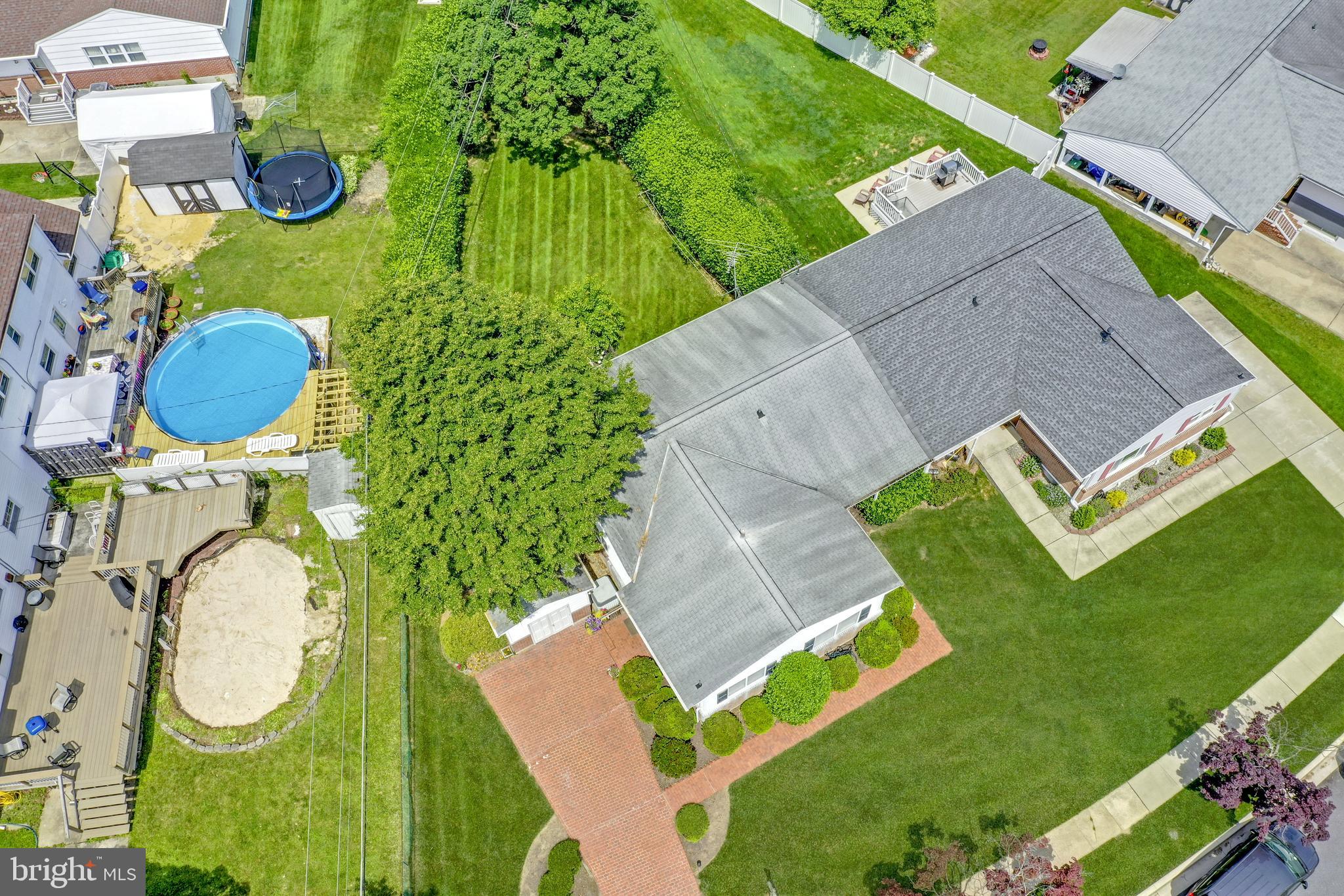 HALLMARK MANOR - Residential