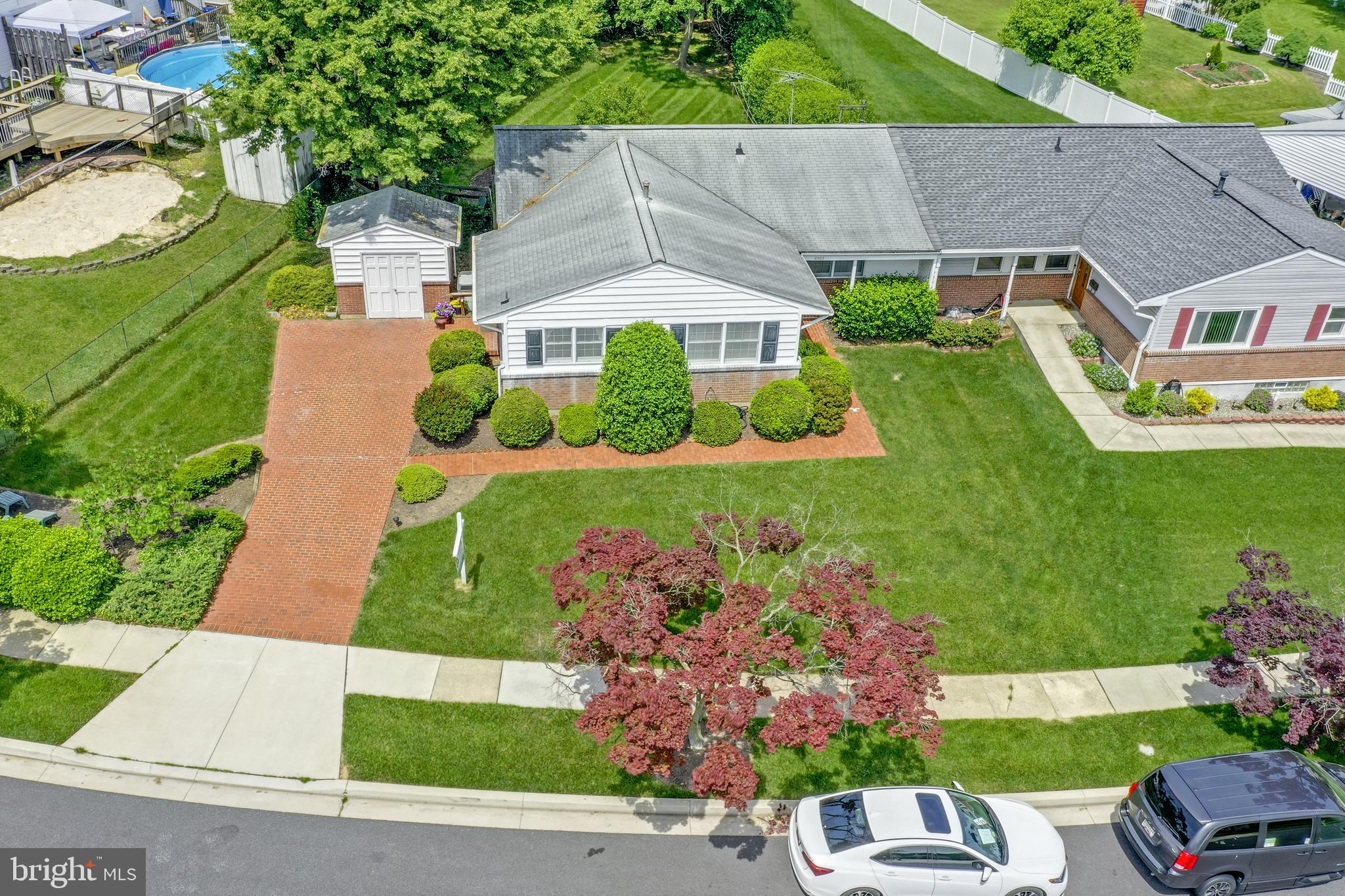 HALLMARK MANOR - Residential