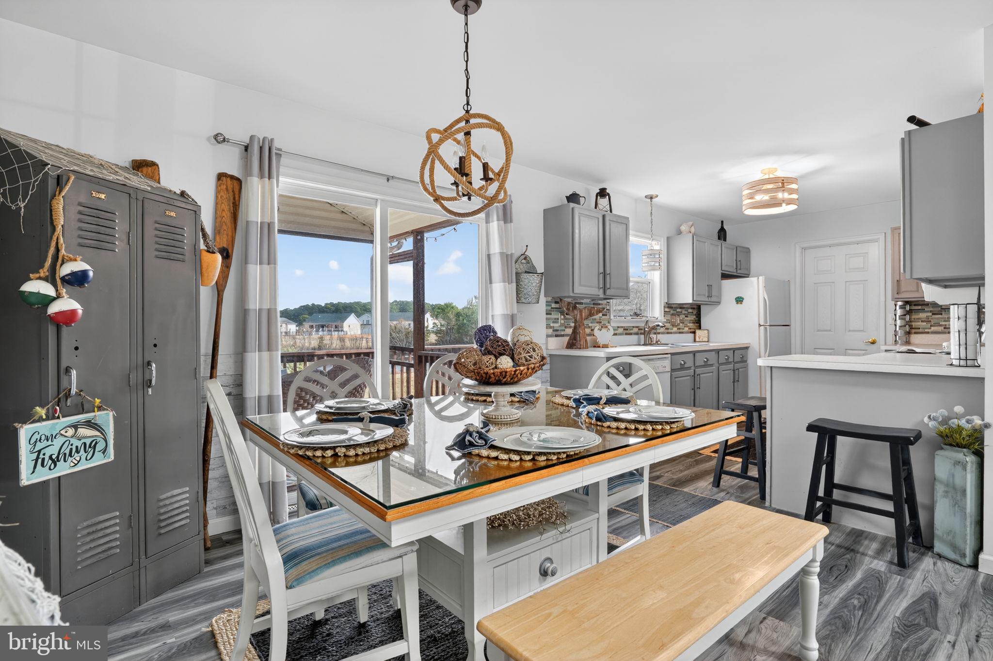 CAPTAIN'S COVE - Residential