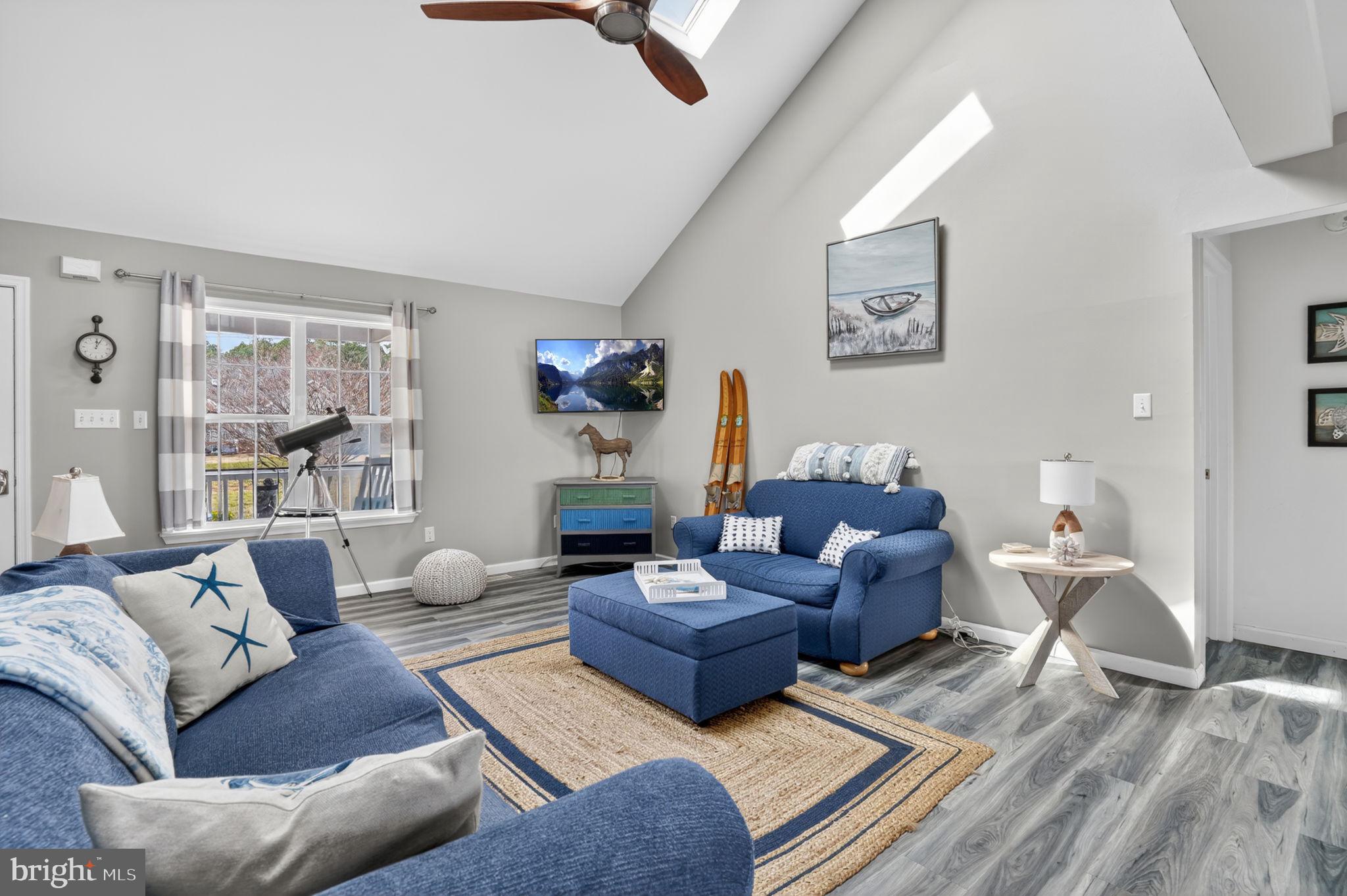 CAPTAIN'S COVE - Residential