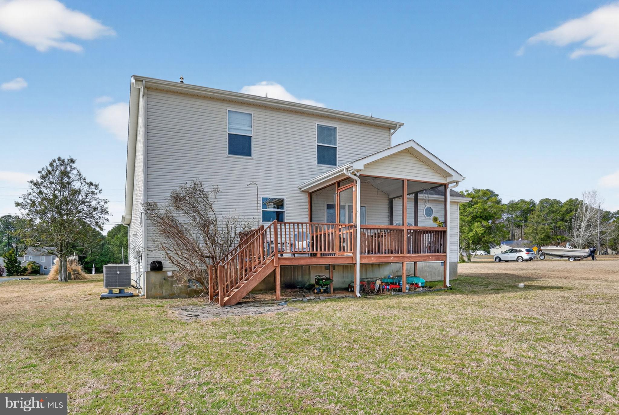 CAPTAIN'S COVE - Residential