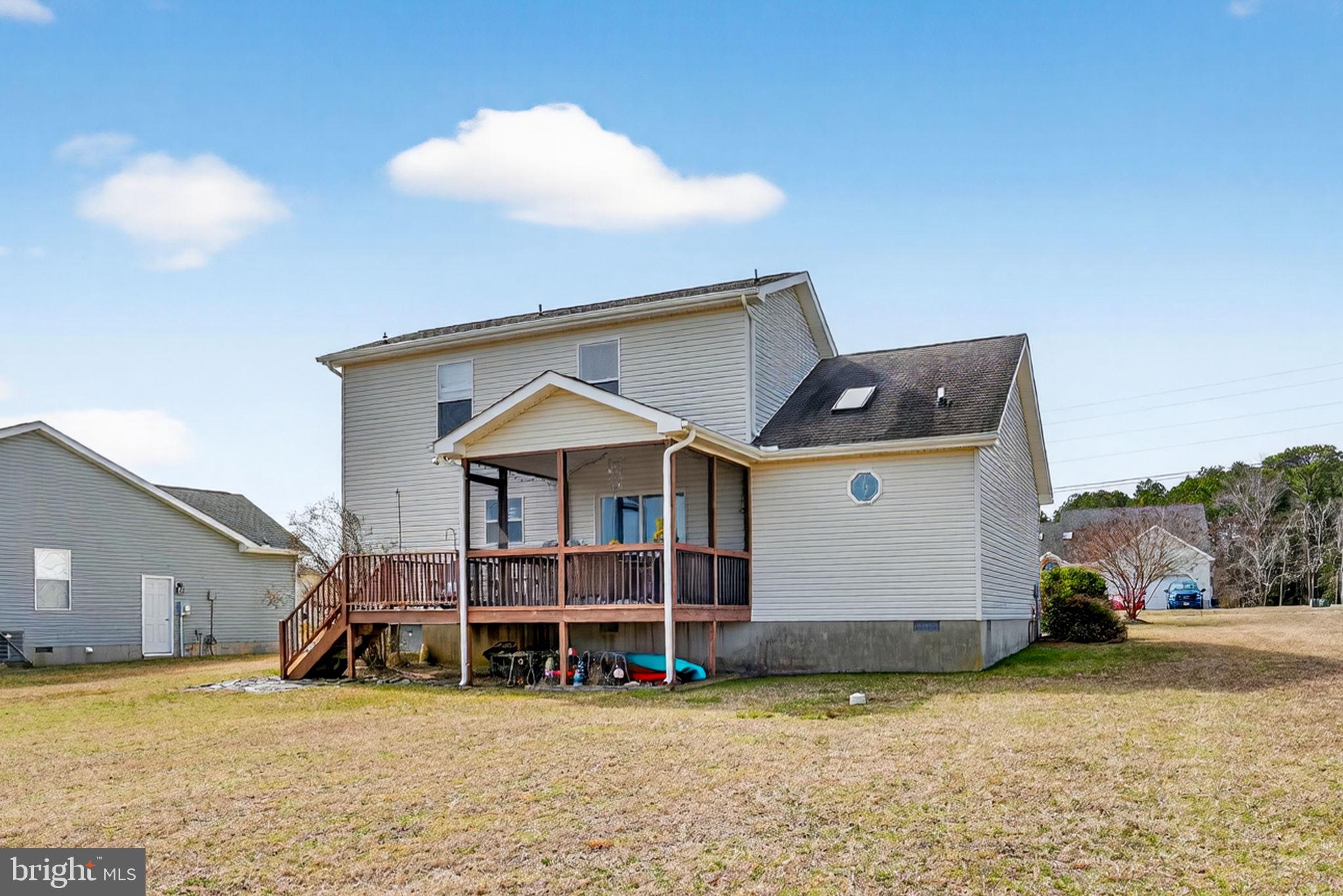 CAPTAIN'S COVE - Residential