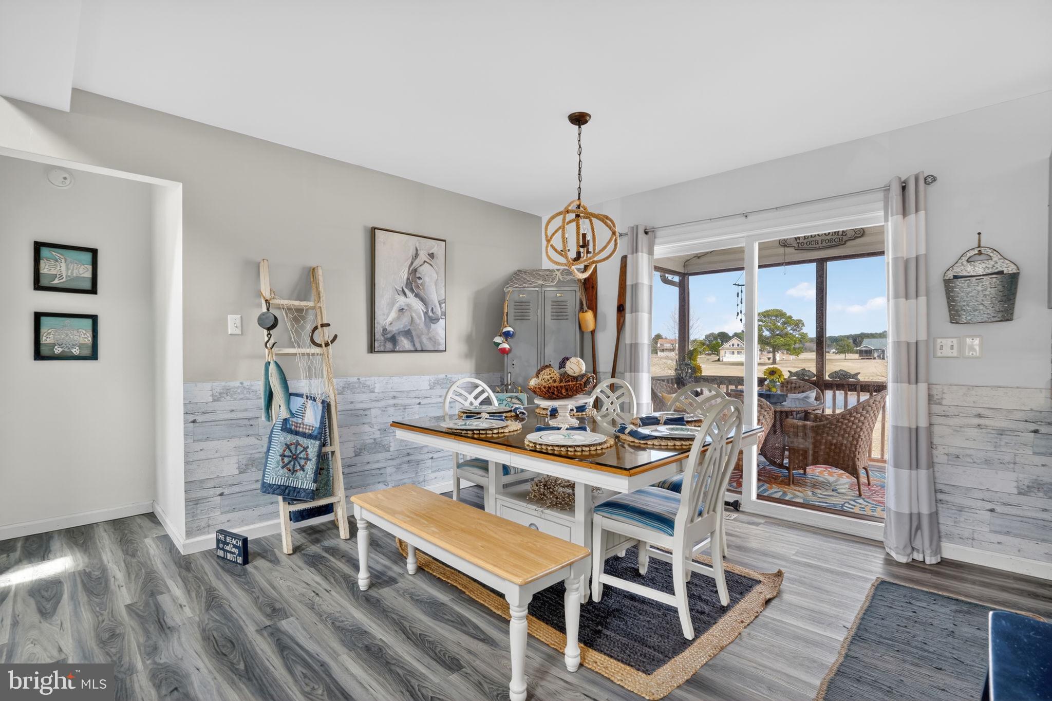 CAPTAIN'S COVE - Residential