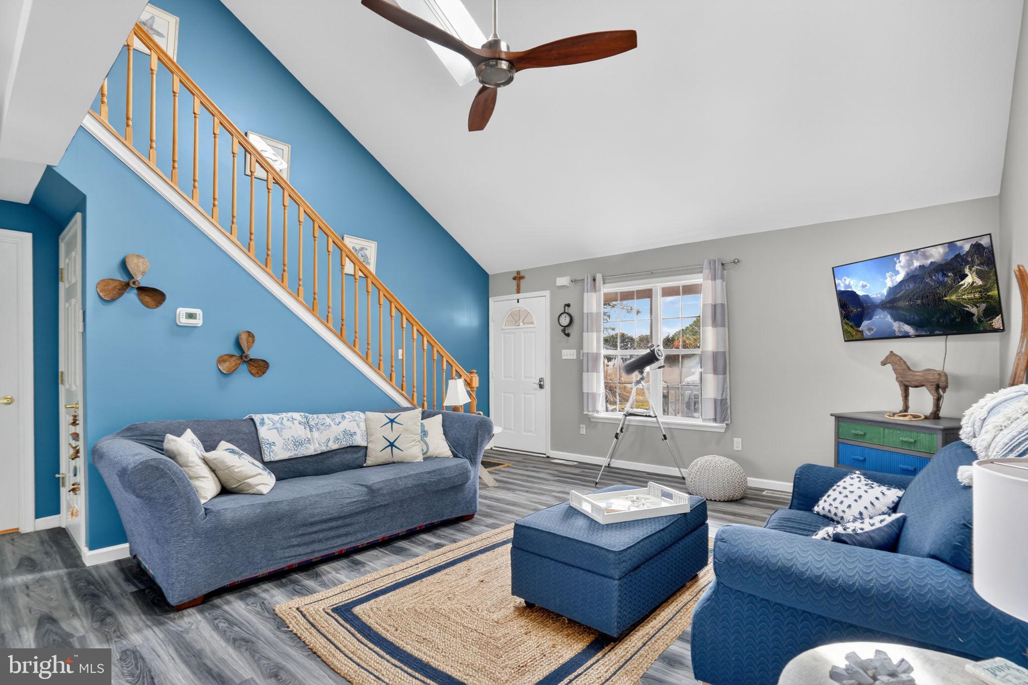 CAPTAIN'S COVE - Residential