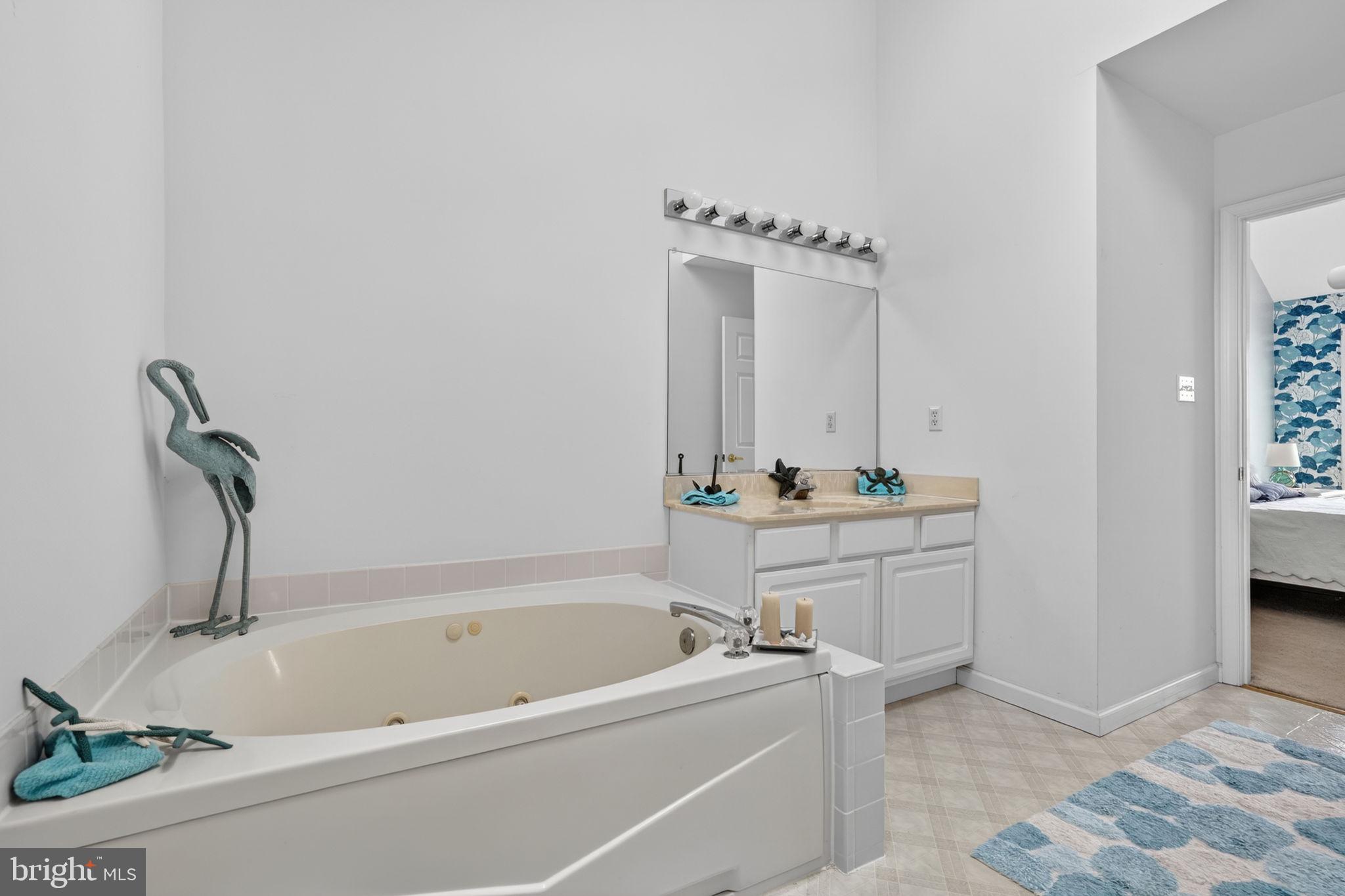 CAPTAIN'S COVE - Residential