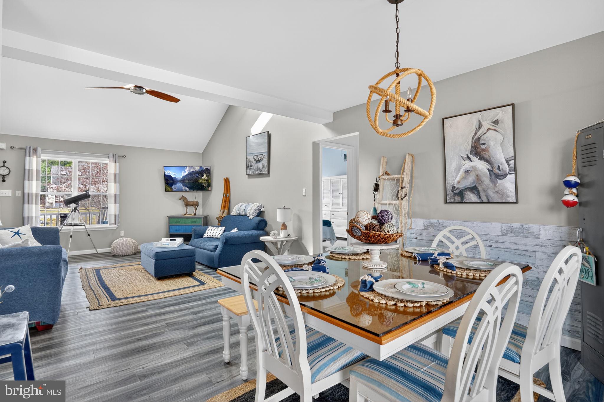 CAPTAIN'S COVE - Residential