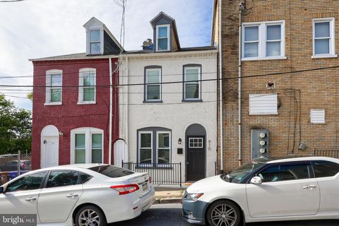 Photo of 410 Locust Street, LANCASTER, PA 17602 (MLS # PALA2078230)
