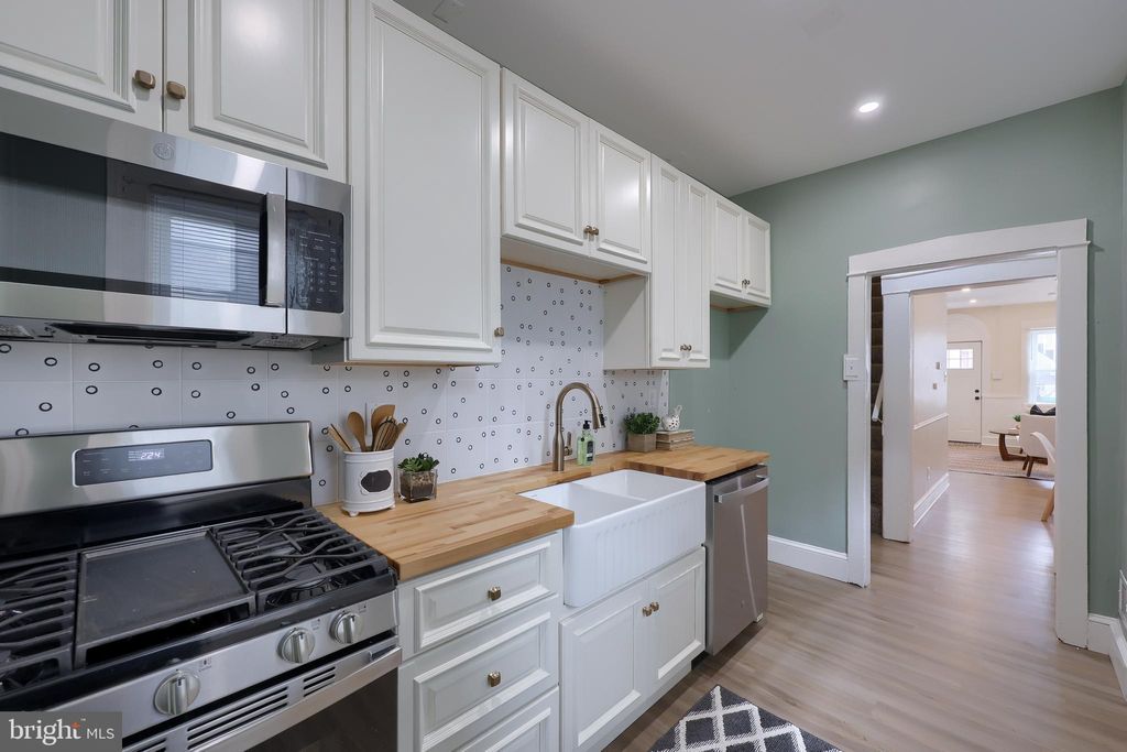 Photo of 410 Locust Street, LANCASTER, PA 17602 (MLS # PALA2078230)