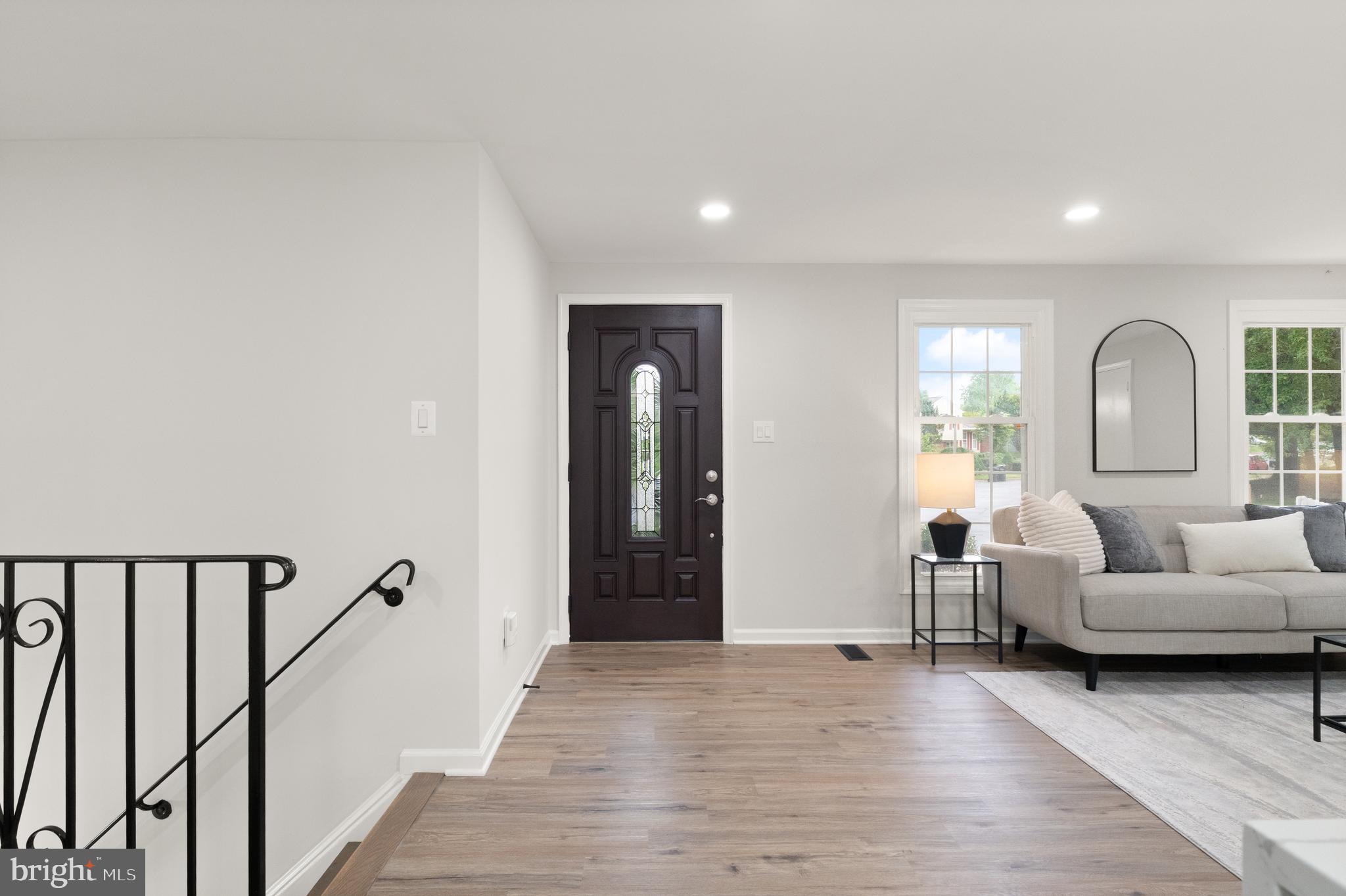 239 N CAMERON COURT