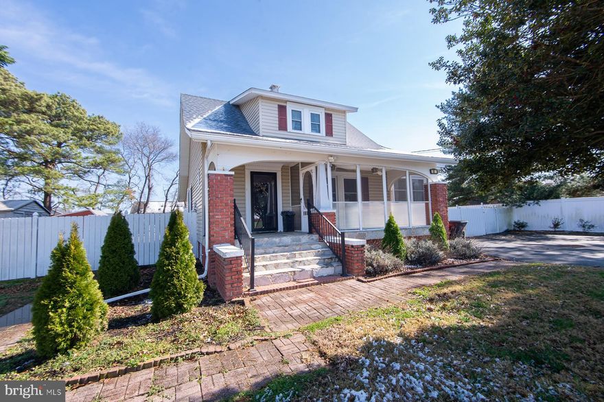 Charming 4 bedroom 2.5 bath screened front porch, large fenced in backyard with  24x40 pole barn ,10' ceiling/man cave, gazebo, patio,deck, swing set, 2 sheds, 2 wood burning fireplaces, new frig, stove and split heating system..cozy snowy days.
Privacy yet close to shopping, main access roads, farm land area. Cozy  cottage...lovely  hardwood staircase, to 2 bdrms and full bath, first floor bedrooms, primary with full bath, fmrm/game room with frig for game and movie nights, eat in kitchen and separate dining for family gatherings.
Country setting with City convenience...sunssets from the screened porch. enjoy out door entertaining with privacy of fully fenced backyard.
PLEASE use shoe booties to enter home trash can on porch when exit..  PLEASE turn out lights lock all doors  thank you