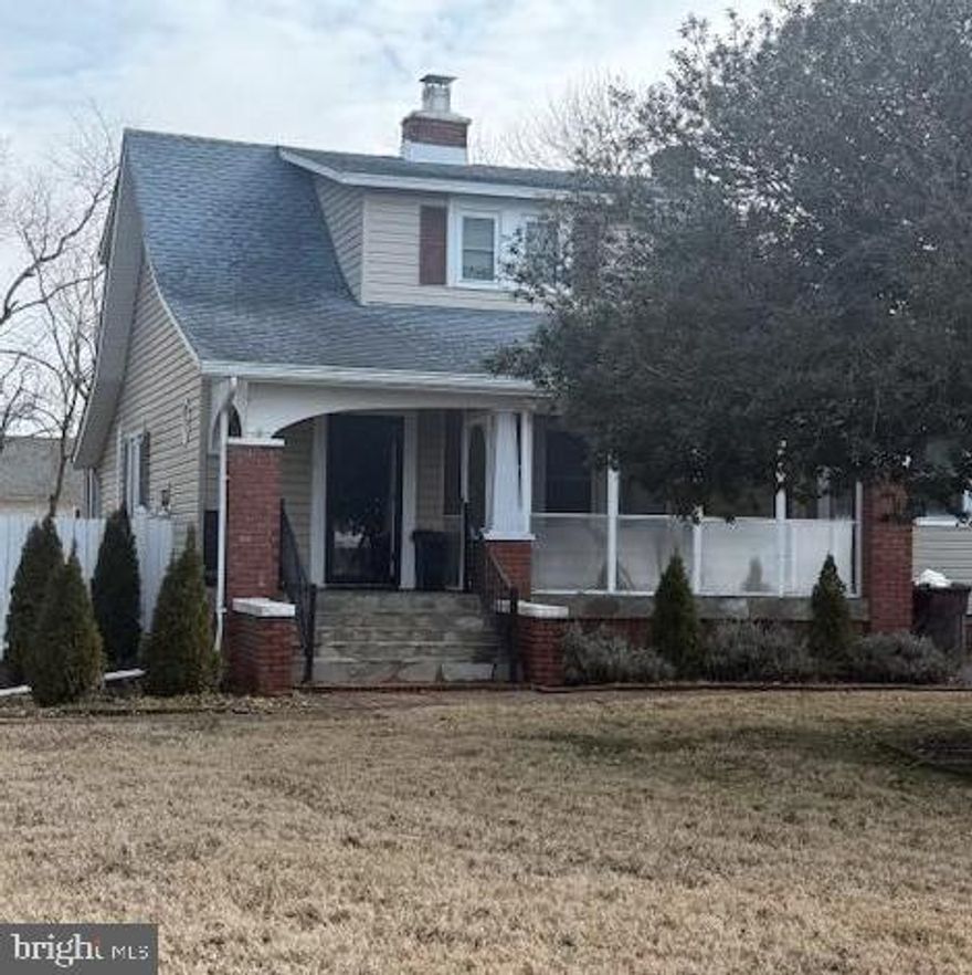 Charming 4 bedroom 2.5 bath screened front porch, large fenced in backyard with  24x40 pole barn ,10' ceiling/man cave, gazebo, patio,deck, swing set, 2 sheds, 2 wood burning fireplaces, new frig, stove and split heating system..cozy snowy days.
Privacy yet close to shopping, main access roads, farm land area. Cozy  cottage...lovely  hardwood staircase, to 2 bdrms and full bath, first floor bedrooms, primary with full bath, fmrm/game room with frig for game and movie nights, eat in kitchen and separate dining for family gatherings.
Country setting with City convenience...sunssets from the screened porch. enjoy out door entertaining with privacy of fully fenced backyard.