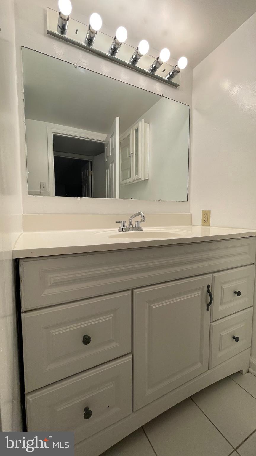 PRESIDENTIAL - Residential Lease