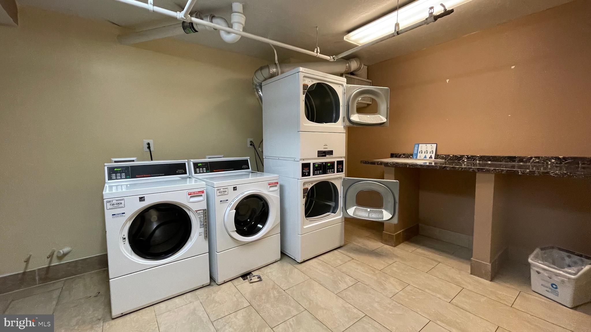 PRESIDENTIAL - Residential Lease