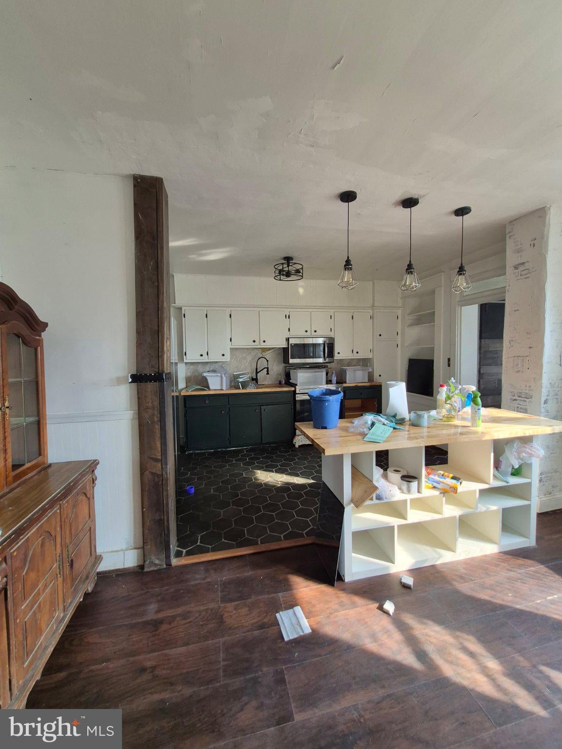 37 E WALNUT STREET