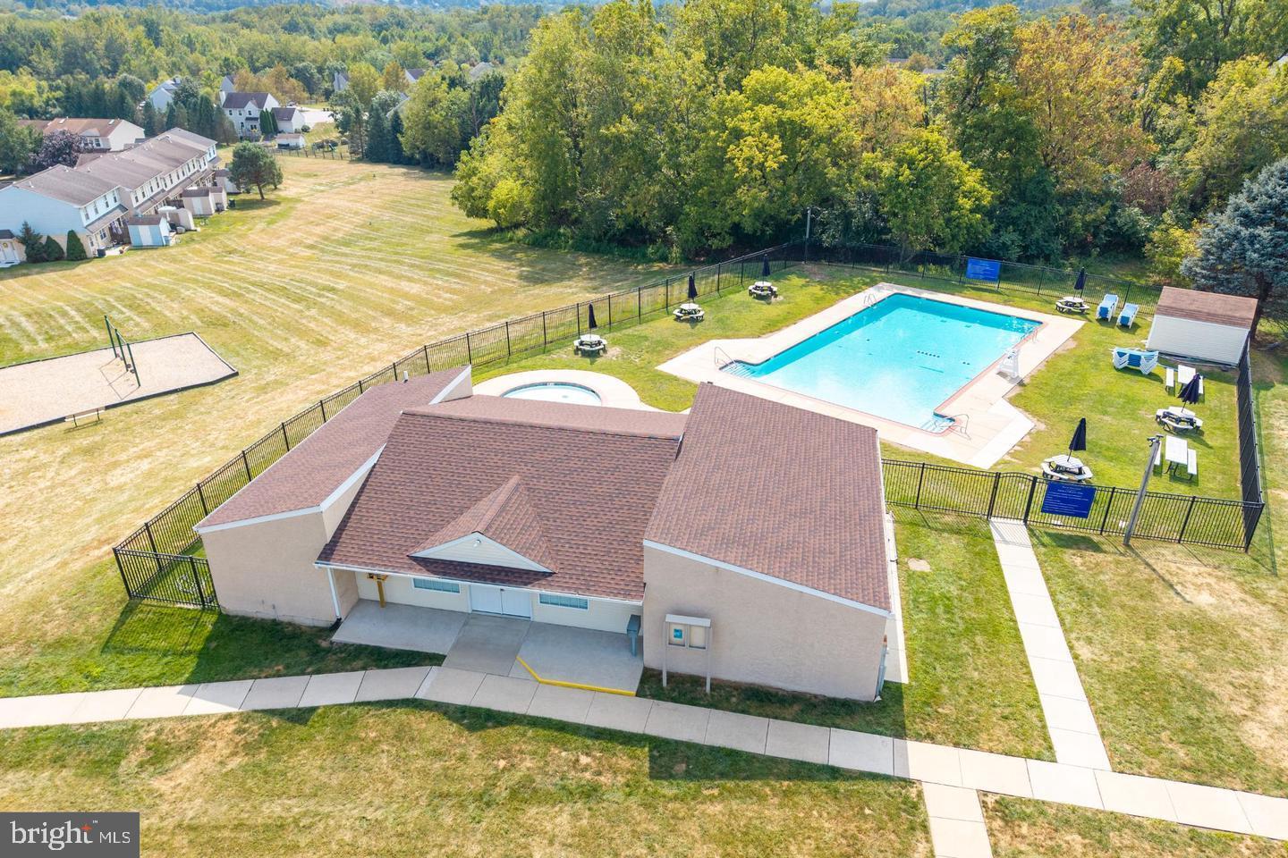 BEAVER RUN KNOLL - Residential