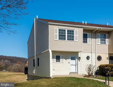 358 Carlyn Court, Downingtown, PA MLS: PACT2119298