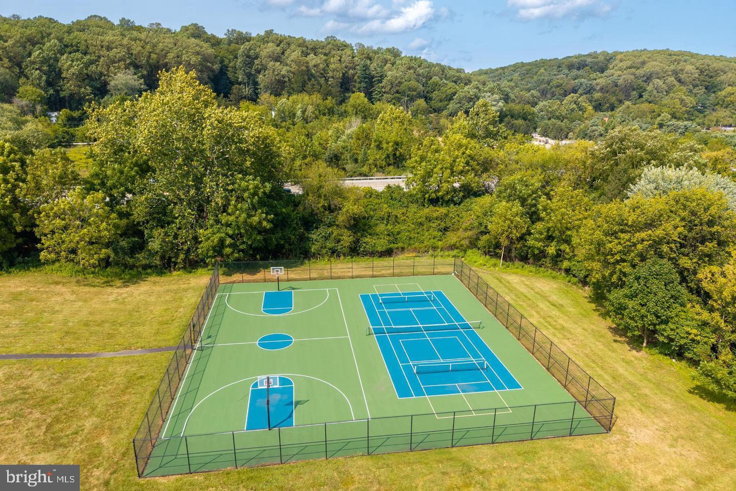 BEAVER RUN KNOLL - Residential