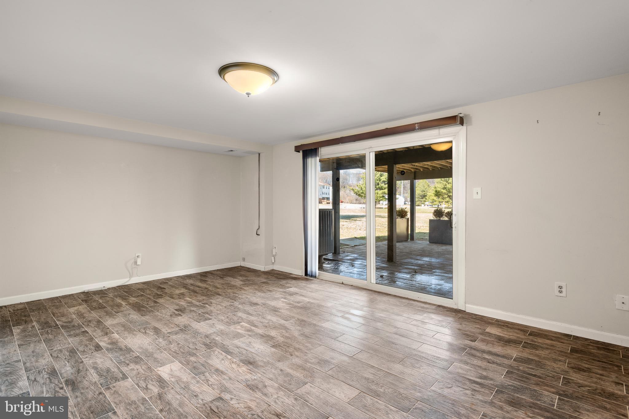 BEAVER RUN KNOLL - Residential