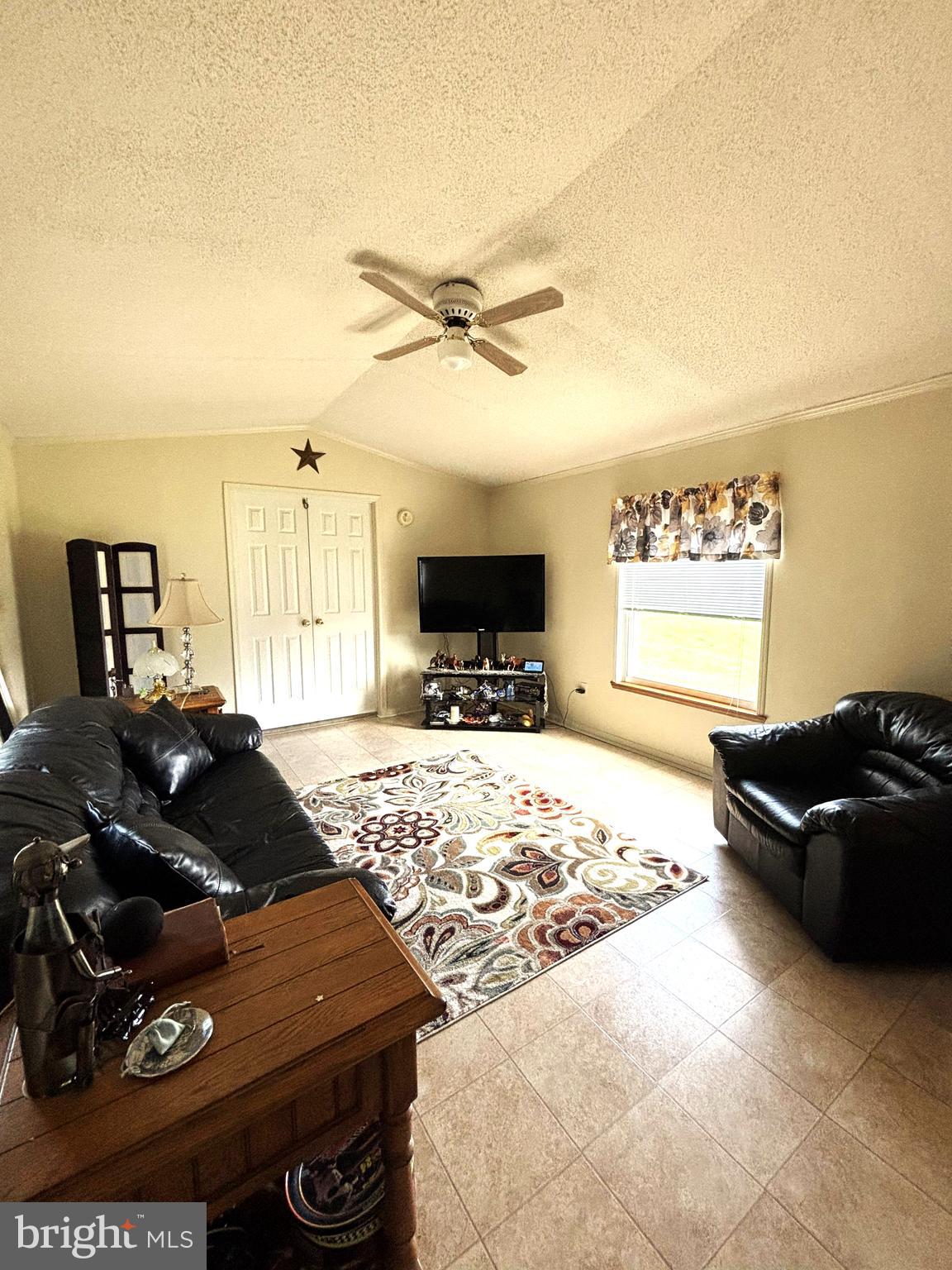 CONTINENTAL COURTS - Residential