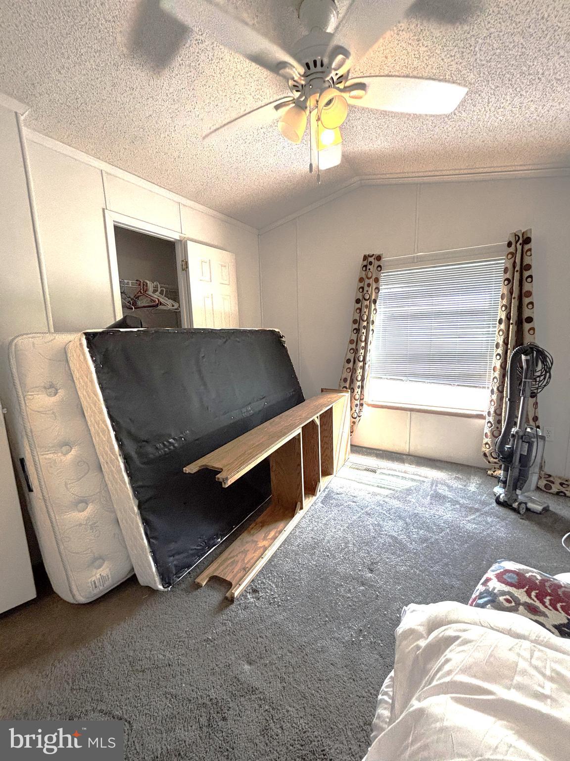 CONTINENTAL COURTS - Residential