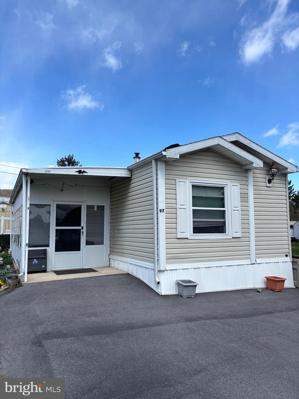 CONTINENTAL COURTS - Residential