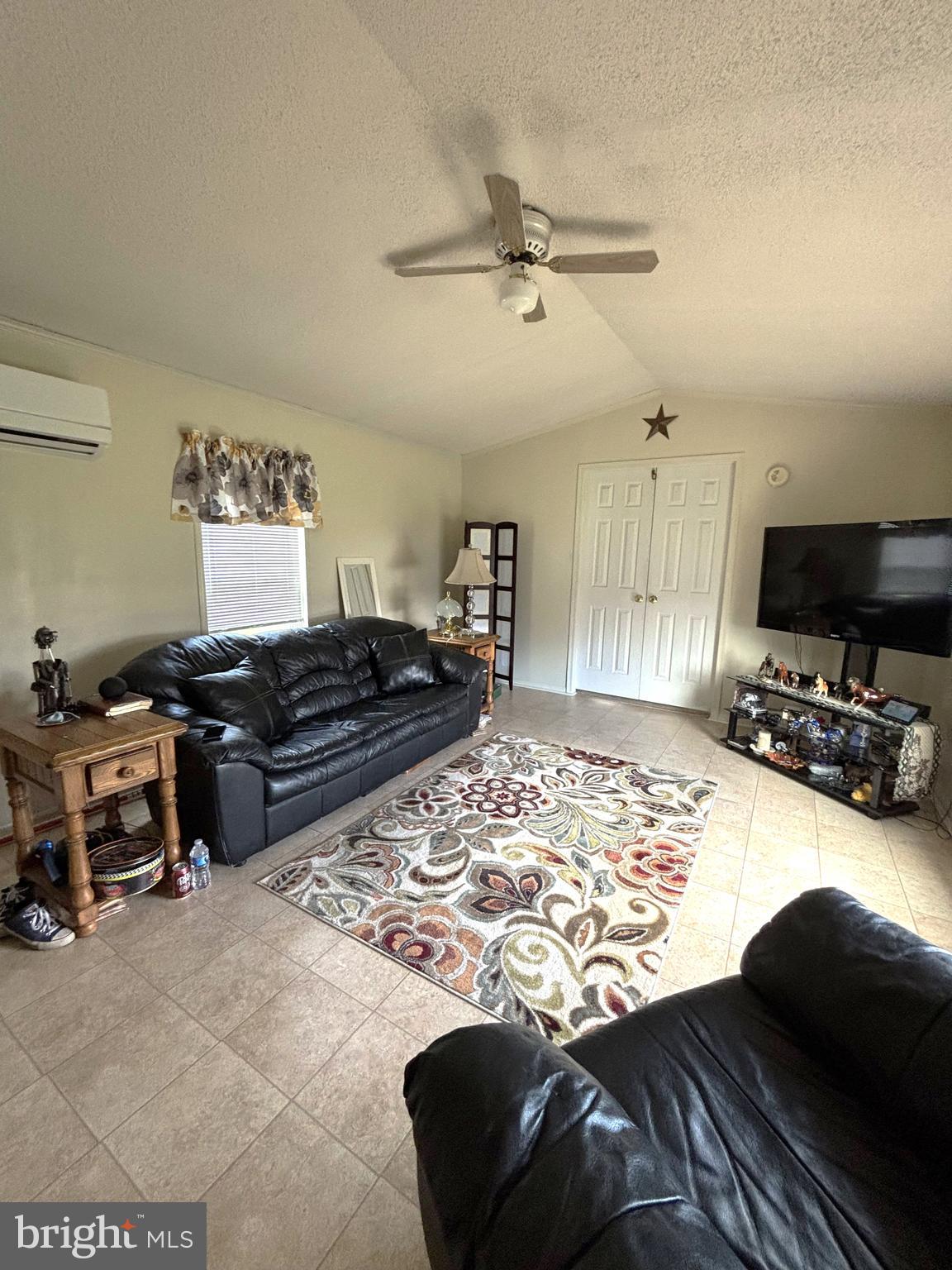 CONTINENTAL COURTS - Residential