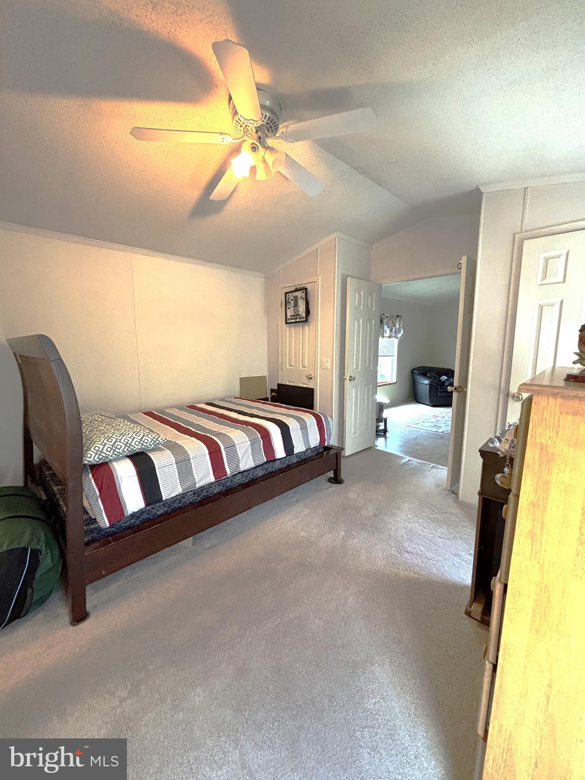 CONTINENTAL COURTS - Residential