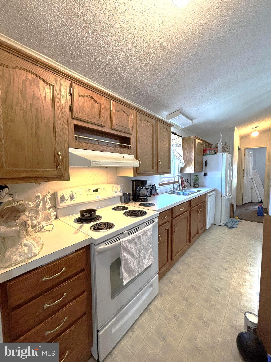 CONTINENTAL COURTS - Residential