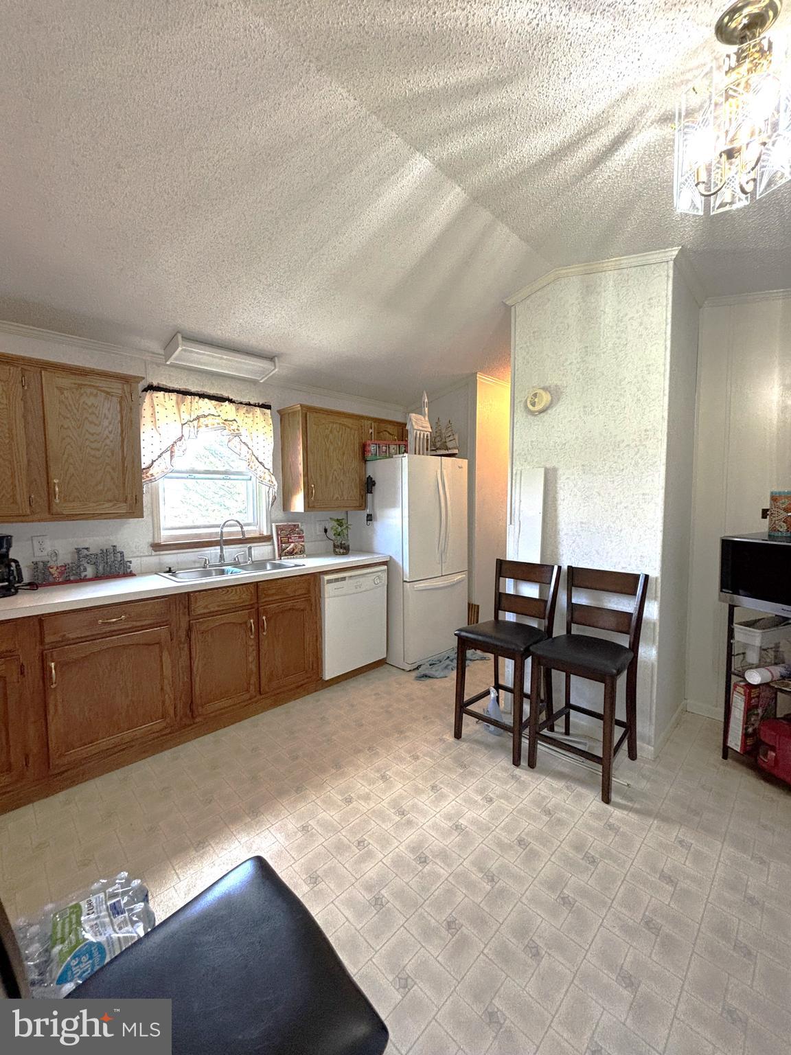 CONTINENTAL COURTS - Residential