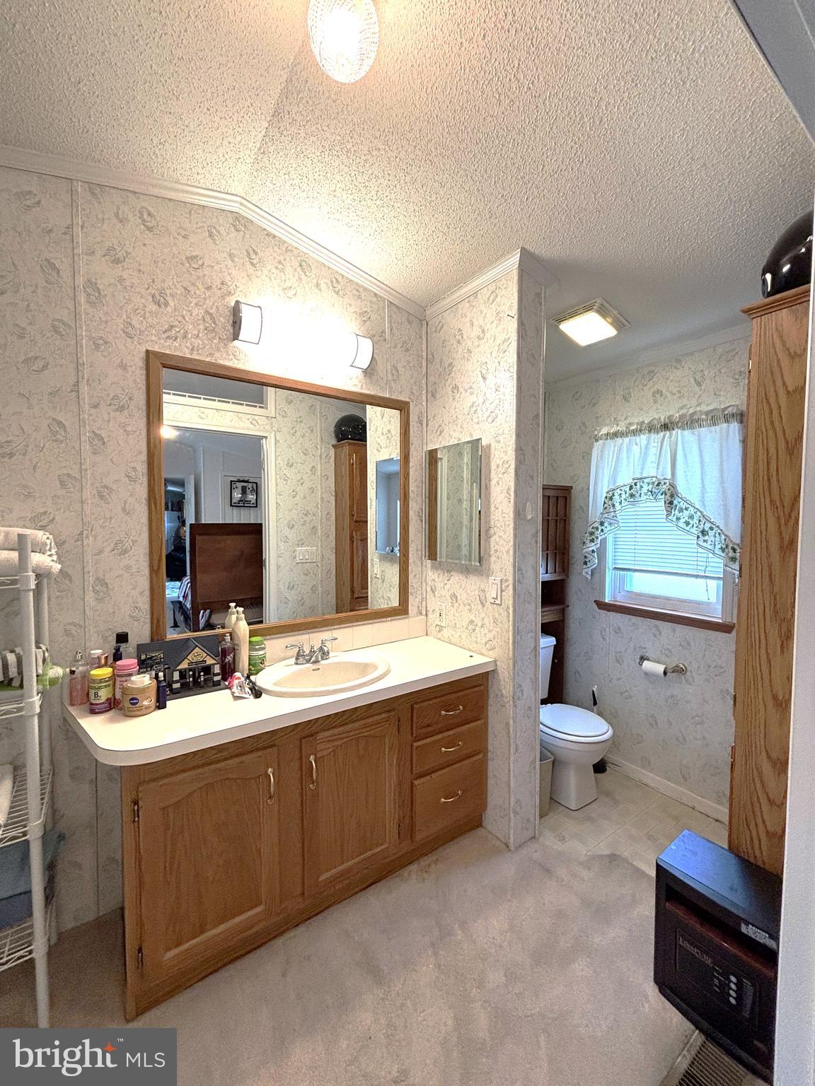 CONTINENTAL COURTS - Residential