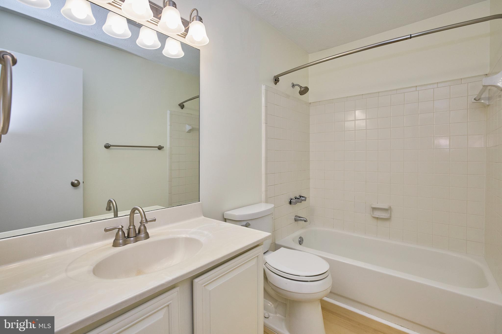 THE OAKTON - Residential