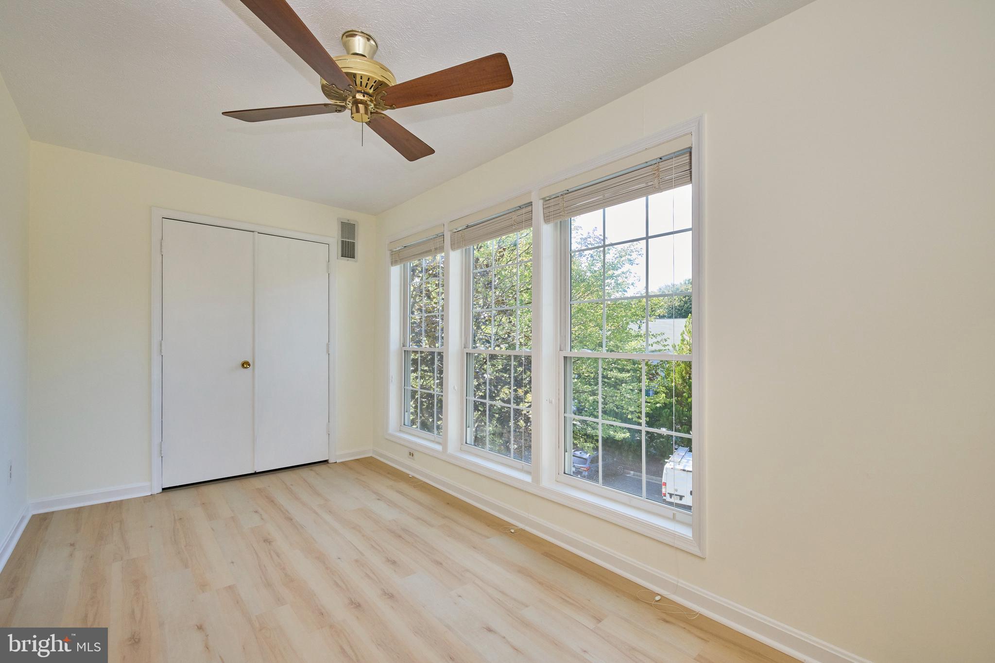 THE OAKTON - Residential