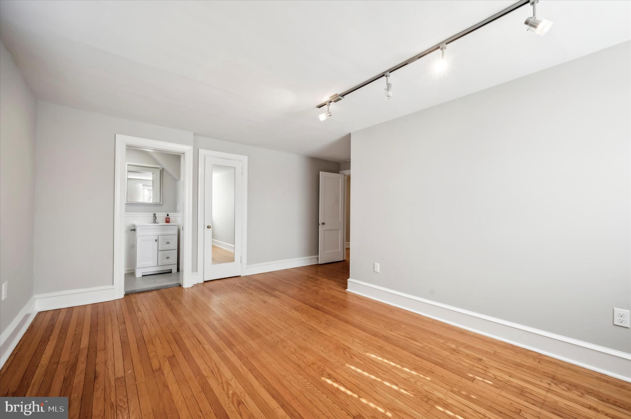 WYNNEWOOD PARK - Residential