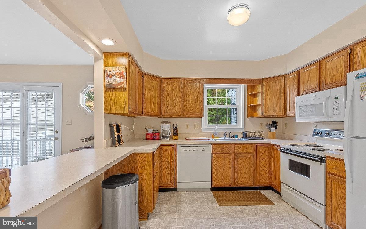560 TWIN COVE LANE