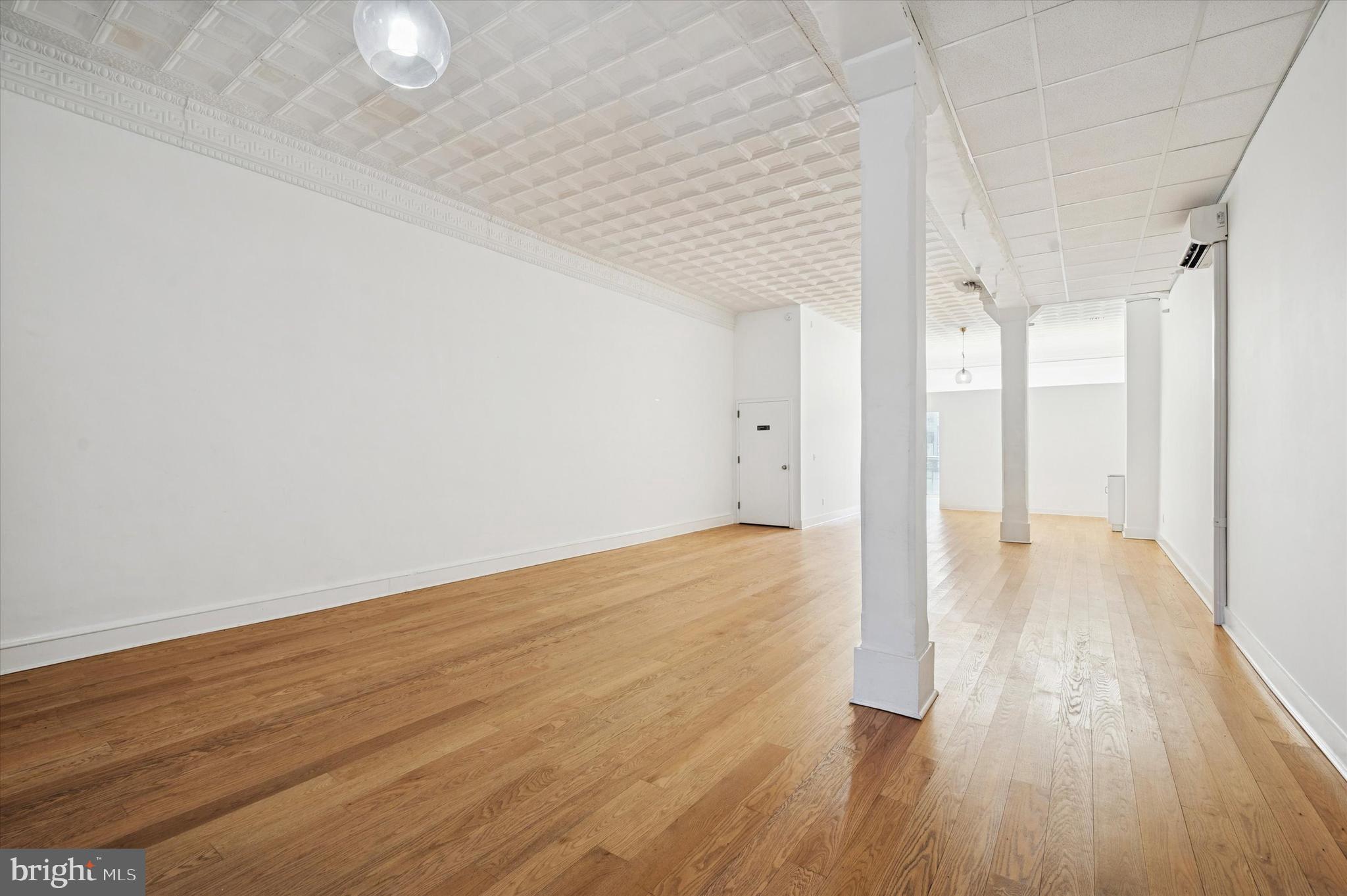 4313 LANCASTER AVENUE