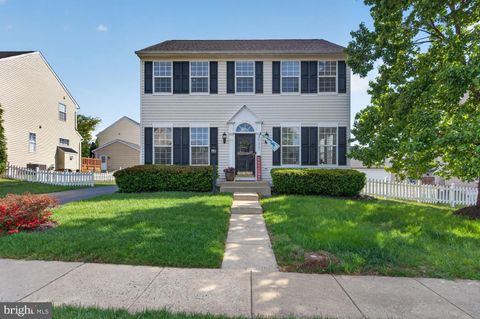 Photo of 13791 Tartan Hills Parkway, BRISTOW, VA 20136 (MLS # VAPW2117790)