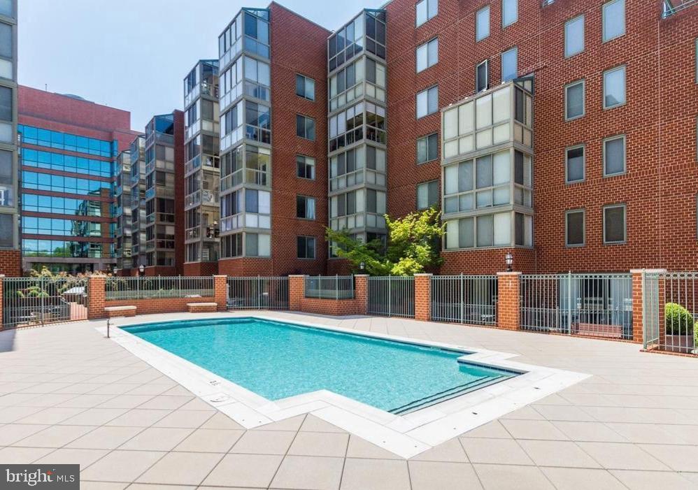 WINDSOR PLAZA - Residential