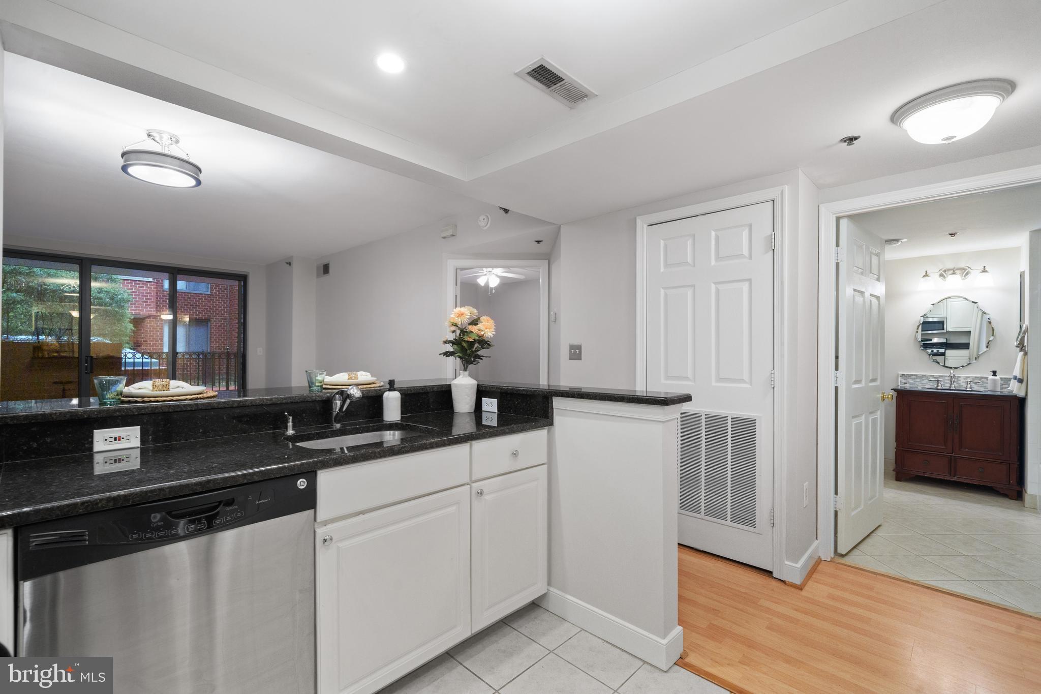 WINDSOR PLAZA - Residential