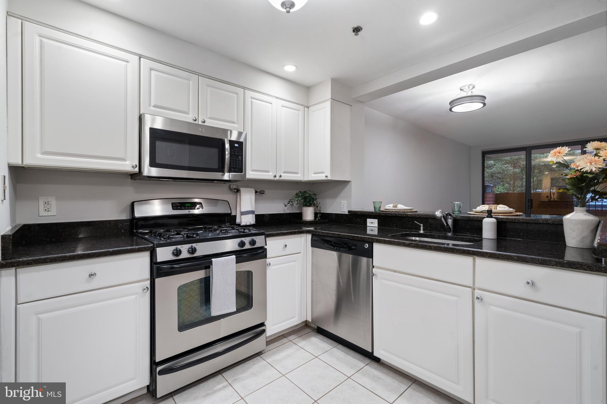 WINDSOR PLAZA - Residential