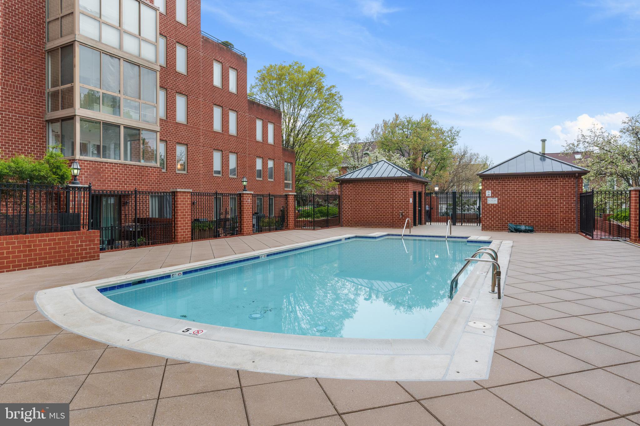 WINDSOR PLAZA - Residential